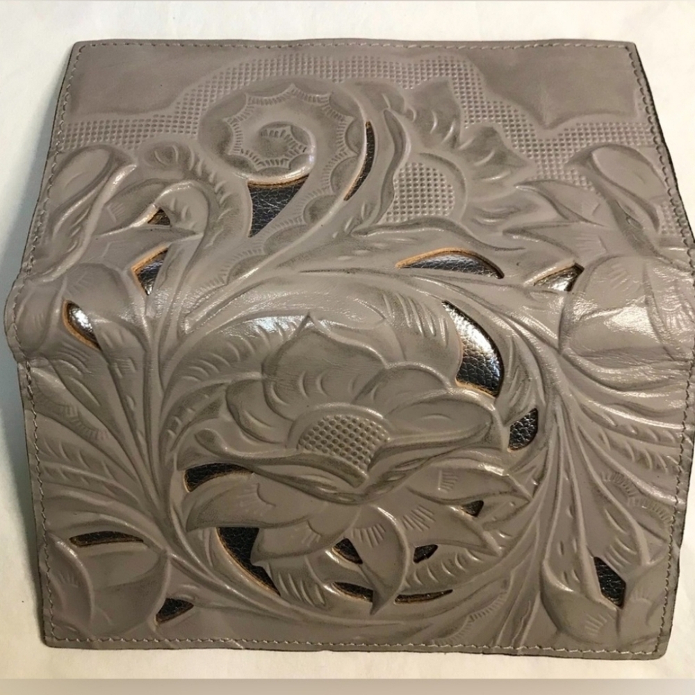 NWOT Patricia Nash Cutout Leather Tooled Evelyn Wallet Grey